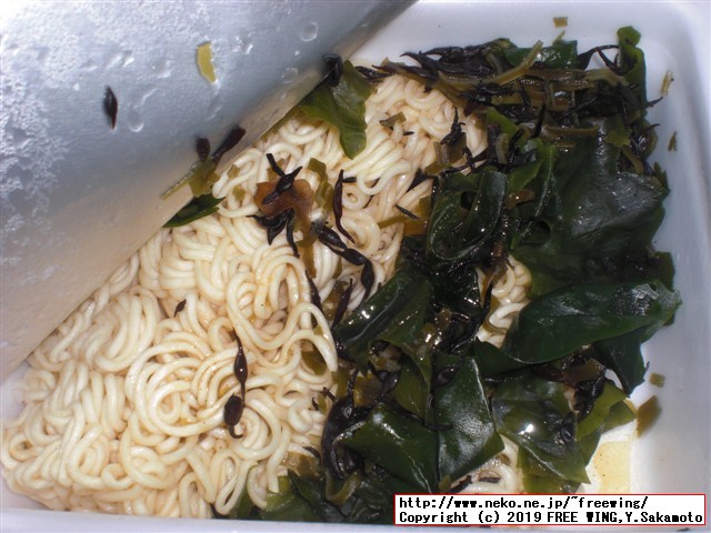 まるか食品のペヤング ソースやきそば スカルプDやきそばの写真