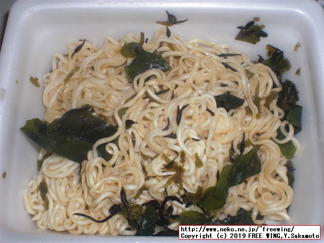 まるか食品のペヤング ソースやきそば スカルプDやきそばの写真