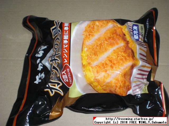 すき屋の牛丼パック、なか卯の親子丼の具、カツ丼の具のレトルトパック食品の写真