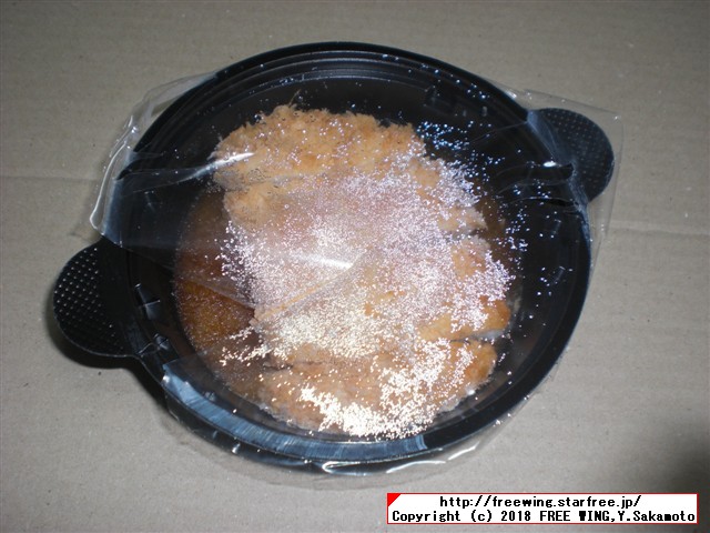 すき屋の牛丼パック、なか卯の親子丼の具、カツ丼の具のレトルトパック食品の写真