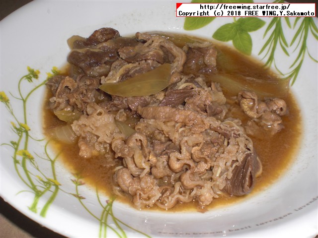 すき屋の牛丼パック、なか卯の親子丼の具、カツ丼の具のレトルトパック食品の写真