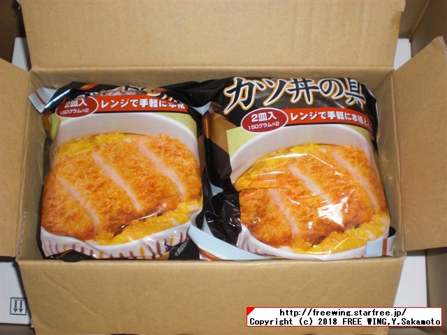 すき屋の牛丼パック、なか卯の親子丼の具、カツ丼の具のレトルトパック食品の写真