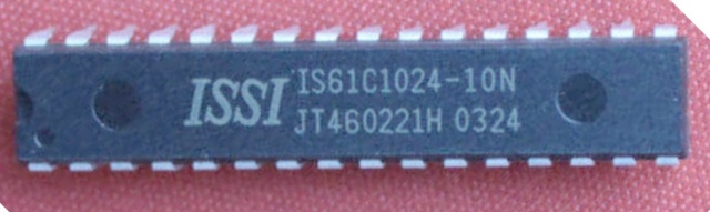 ISSIの高速 SRAM IS61C1024-10Nは DIP 32pin ICの幅が「狭い」と言うのは物凄い魅力的