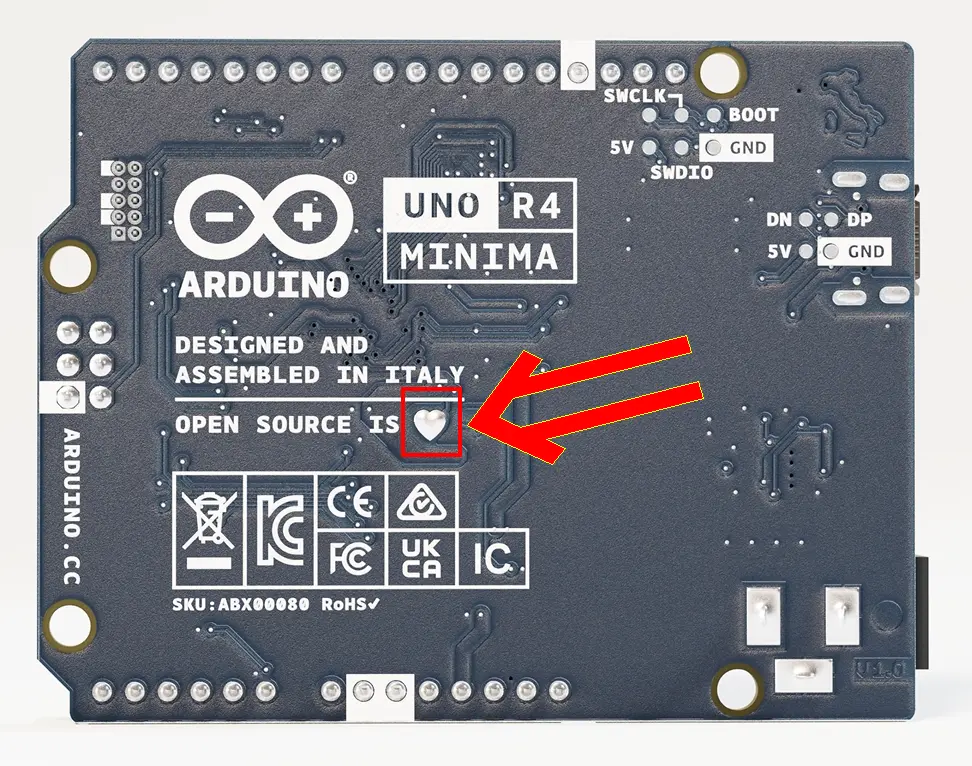 Arduino UNO R4 LOVE pad（オリジナルは基板の裏面）