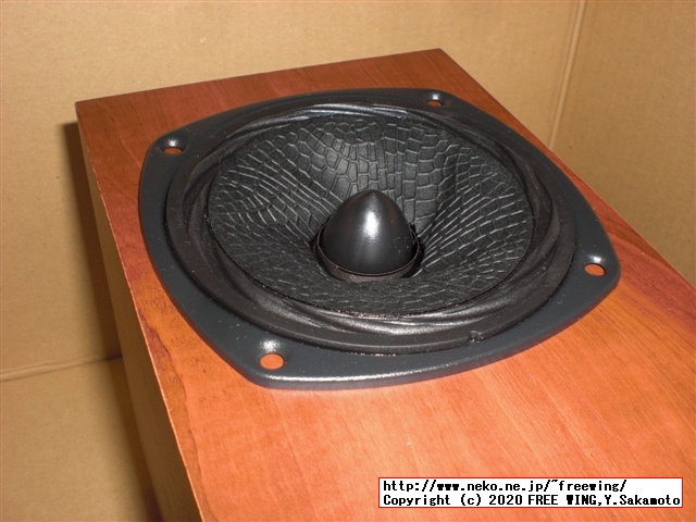 オーディオ雑誌に付録の ONKYO オンキヨー製 スピーカーユニット用に FOSTEX スピーカーボックス P1000-Eを購入してみた