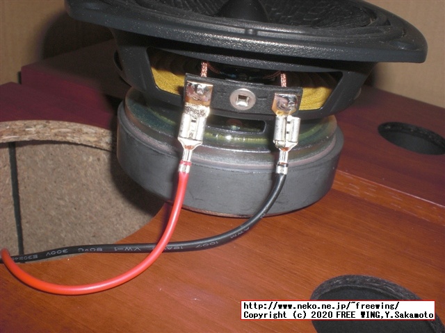 オーディオ雑誌に付録の ONKYO オンキヨー製 スピーカーユニット用に FOSTEX スピーカーボックス P1000-Eを購入してみた