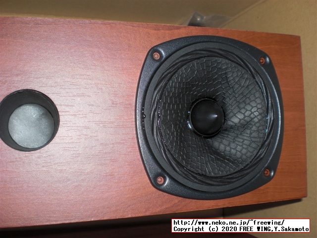 オーディオ雑誌に付録の ONKYO オンキヨー製 スピーカーユニット用に FOSTEX スピーカーボックス P1000-Eを購入してみた