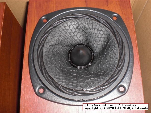 オーディオ雑誌に付録の ONKYO オンキヨー製 スピーカーユニット用に FOSTEX スピーカーボックス P1000-Eを購入してみた