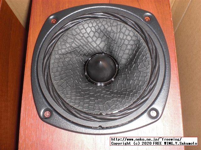 オーディオ雑誌に付録の ONKYO オンキヨー製 スピーカーユニット用に FOSTEX スピーカーボックス P1000-Eを購入してみた