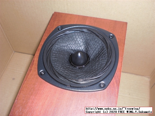 オーディオ雑誌に付録の ONKYO オンキヨー製 スピーカーユニット用に FOSTEX スピーカーボックス P1000-Eを購入してみた