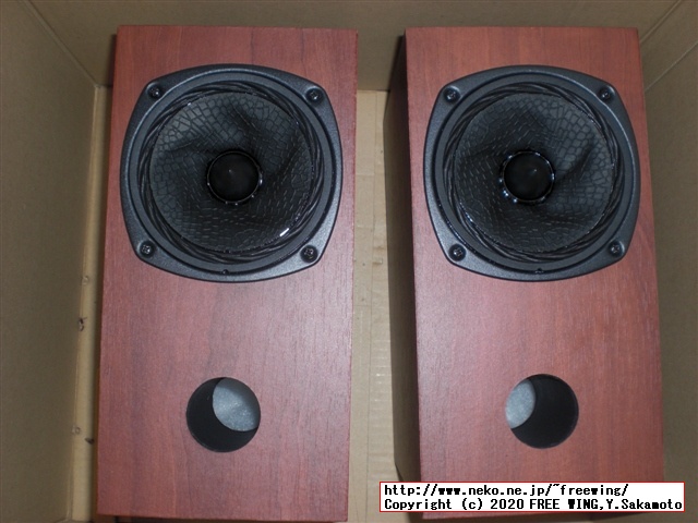 オーディオ雑誌に付録の ONKYO オンキヨー製 スピーカーユニット用に FOSTEX スピーカーボックス P1000-Eを購入してみた