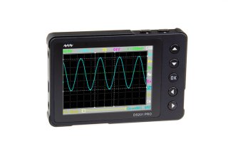 DS201には PRO版も有り、そっちはボタンが縦に 1列に並んでいる。