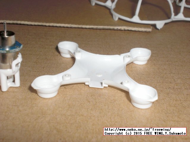 ヘッドレスモードが有る小型のクアッドコプター CX-10A