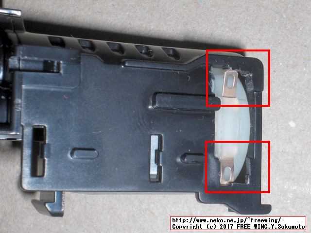 モーターホルダーを加工してモーターの端子に配線ができる様にします