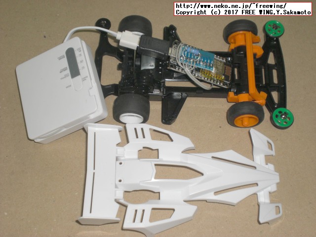 モバイルバッテリーを取り付けてミニ四駆のラジコンが完成