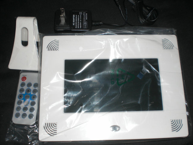 SDカードは SDHCにも対応(手持ちの SDHC 4GBで動作確認しました)