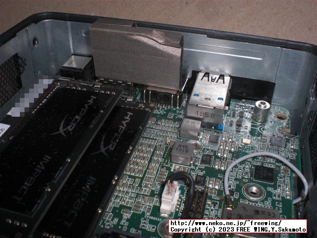 Intel NUC NUC8I5BEHの分解とファンのホコリの掃除の様子