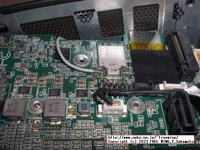 Intel NUC NUC8I5BEHの分解とファンのホコリの掃除の様子