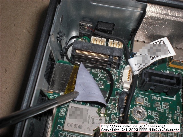 Intel NUC NUC8I5BEHの分解とファンのホコリの掃除の様子