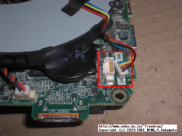 Intel NUC NUC8I5BEHの分解とファンのホコリの掃除の様子