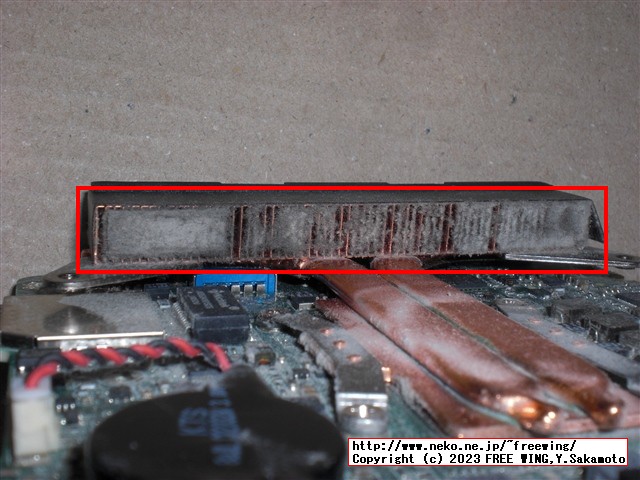 Intel NUC NUC8I5BEHの分解とファンのホコリの掃除の様子