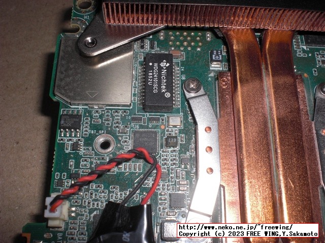 Intel NUC NUC8I5BEHの分解とファンのホコリの掃除の様子