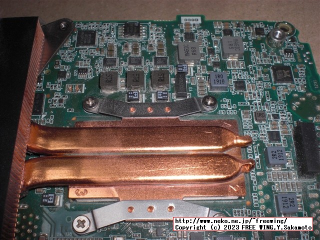 Intel NUC NUC8I5BEHの分解とファンのホコリの掃除の様子