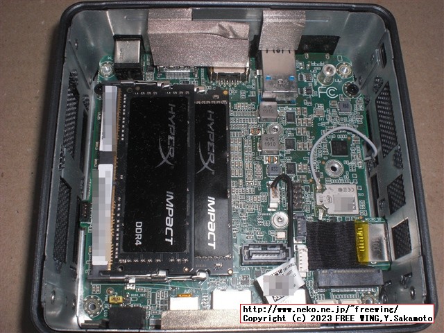 Intel NUC NUC8I5BEHの分解とファンのホコリの掃除の様子