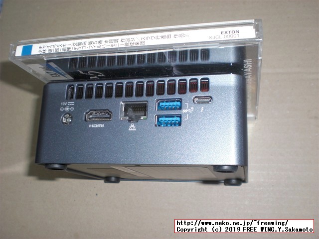 インテル NUC キット NUC8i5BEHの写真レビュー
