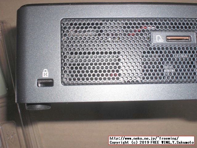 インテル NUC キット NUC8i5BEHの写真レビュー