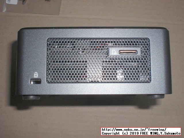 インテル NUC キット NUC8i5BEHの写真レビュー
