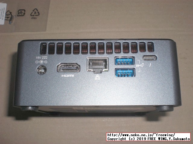 インテル NUC キット NUC8i5BEHの写真レビュー