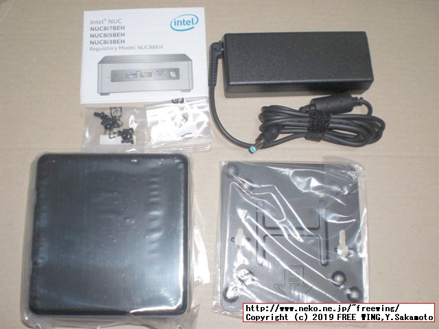 インテル NUC キット NUC8i5BEHの写真レビュー