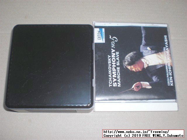 インテル NUC キット NUC8i5BEHの写真レビュー