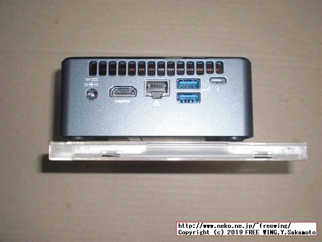インテル NUC キット NUC8i5BEHの写真レビュー
