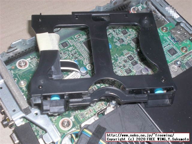 ThinkCentre M75qに 2.5 SSDを追加する手順を写真で解説