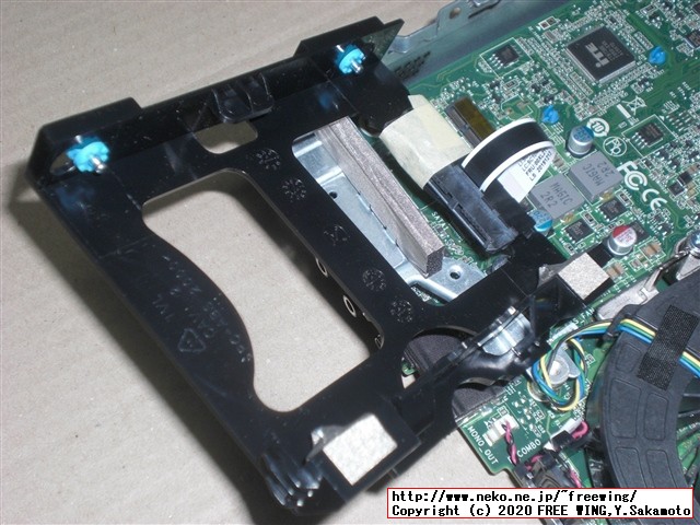 ThinkCentre M75qに 2.5 SSDを追加する手順を写真で解説