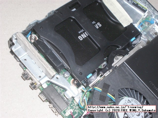 ThinkCentre M75qに 2.5 SSDを追加する手順を写真で解説