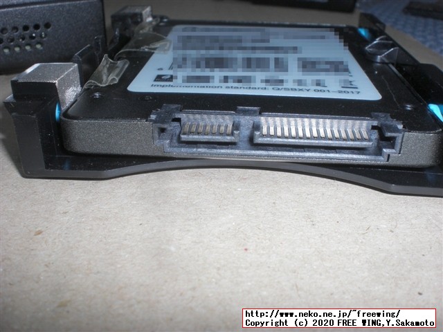 ThinkCentre M75qに 2.5 SSDを追加する手順を写真で解説