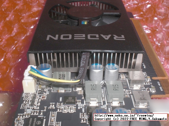 玄人志向の Radeon RX 6400のグラボ RD-RX6400-E4GB/LPの写真