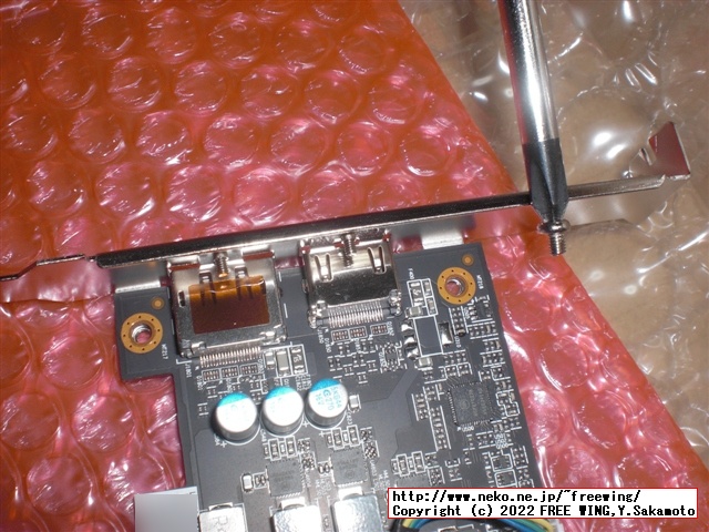 玄人志向の Radeon RX 6400のグラボ RD-RX6400-E4GB/LPの写真