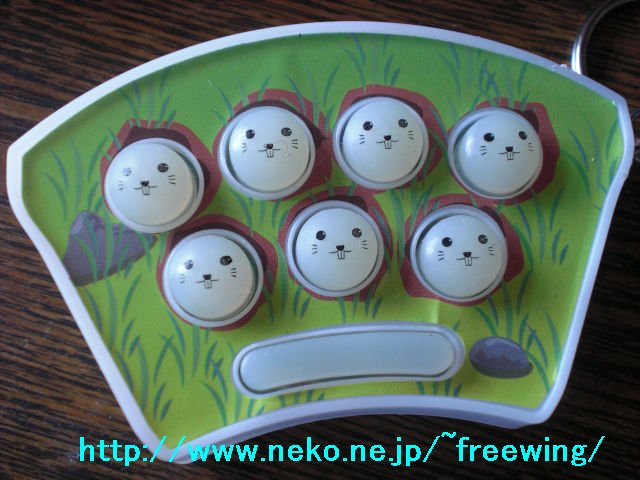 中国製のモグラ叩きゲームのおもちゃ 外観