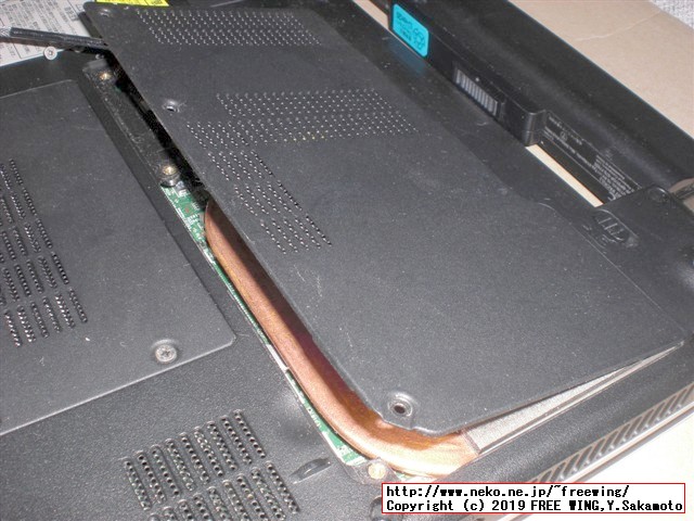 NEC VersaPro VK25LC-K PC-VK25LCZDKのメインメモリに 2GBを増設して 4GBにアップグレードする手順の写真解説