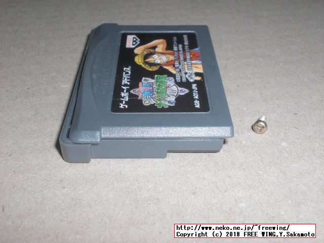 本物の GBA ゲームボーイアドバンスのカセットを分解してみた