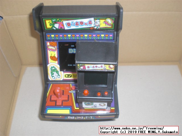 Retro Arcade レトロアーケードと TINY ARCADE (タイニー アーケード) の大きさ比較