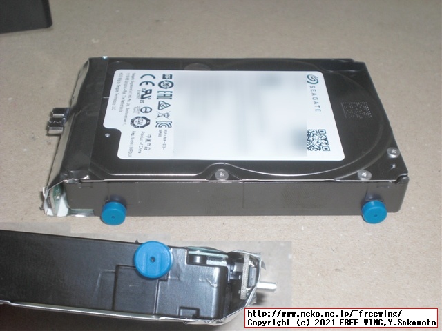 USB 3.0接続の 5TBの大容量ポータブル HDD Seagate Expansion STEA5000402の分解方法を写真で解説