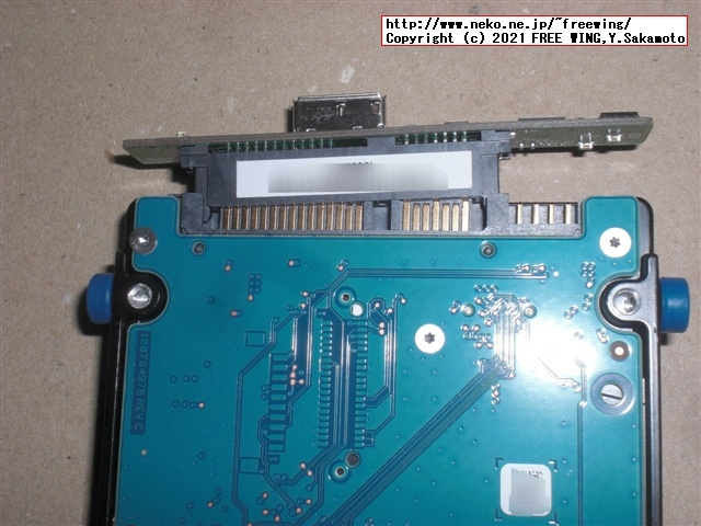 USB 3.0接続の 5TBの大容量ポータブル HDD Seagate Expansion STEA5000402の分解方法を写真で解説