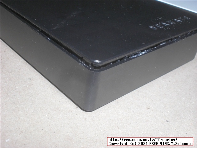 USB 3.0接続の 5TBの大容量ポータブル HDD Seagate Expansion STEA5000402の分解方法を写真で解説
