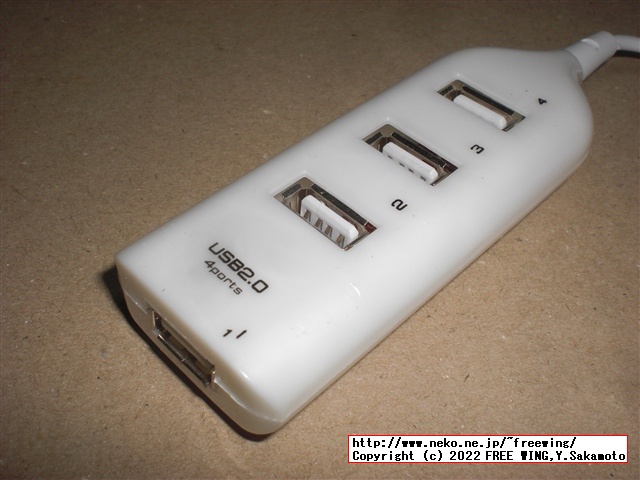 USB機器の信号をロジックアナライザで観測する為に USBハブに観測用のピンを半田付け