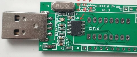 電圧切り替え機能付きの CH341Aの ROM Writerの外観